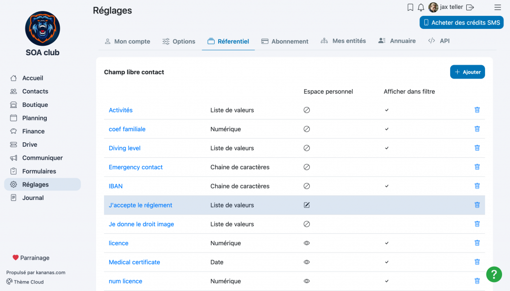 Liste des champs libres de contacts Kananas avec leur type et les options de visibilité dans l'espace personnel et les filtres